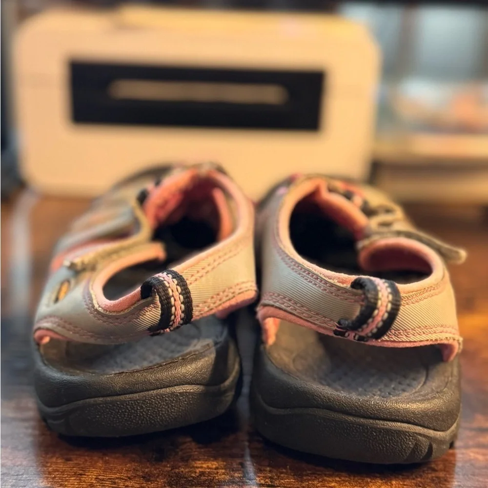 Keen Newport H2 Waterproof Sport Sandals Kids/Youth Size 2 Gray Pink